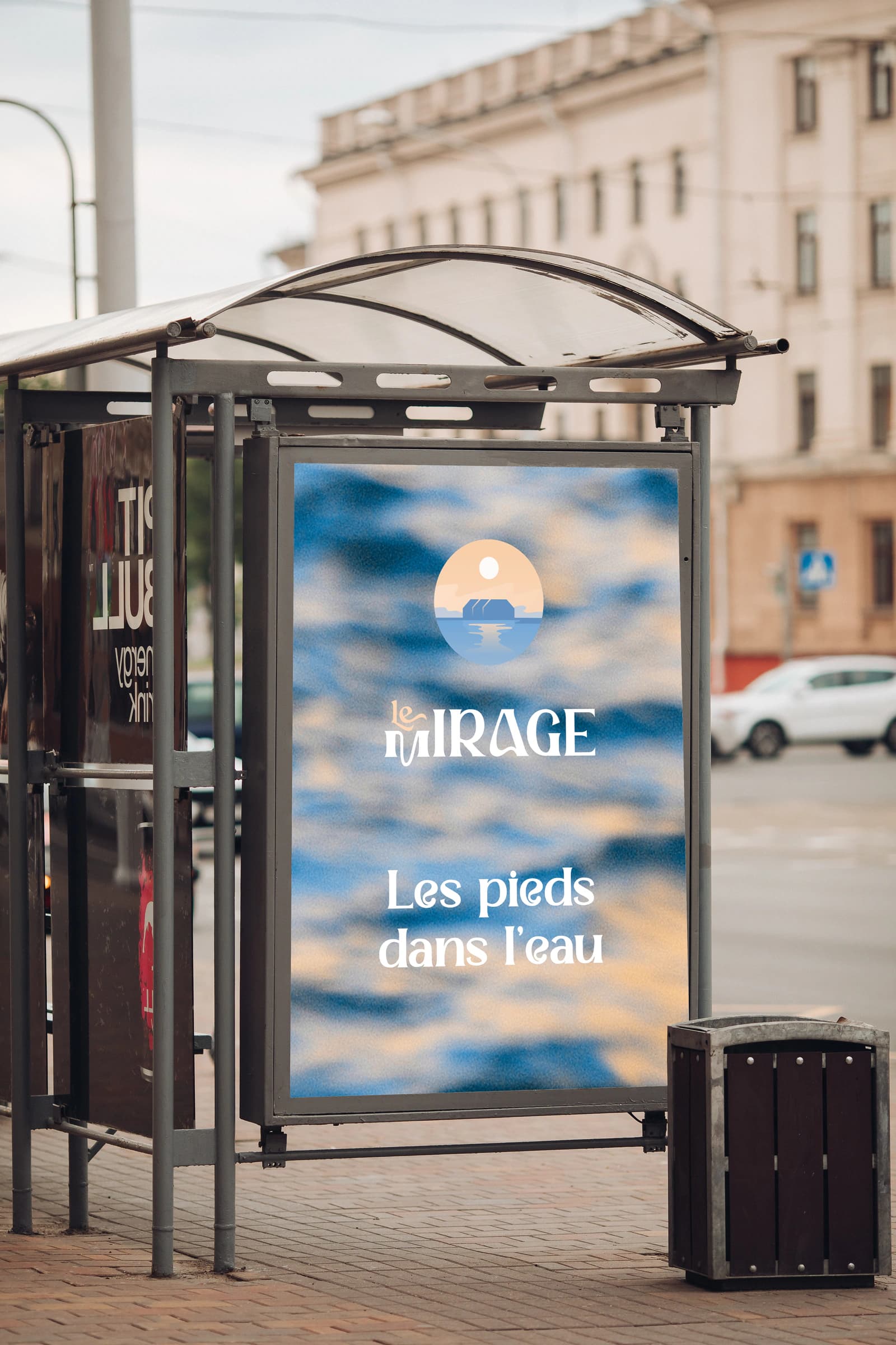 Bus shelter — “Les pieds dans l'eau”